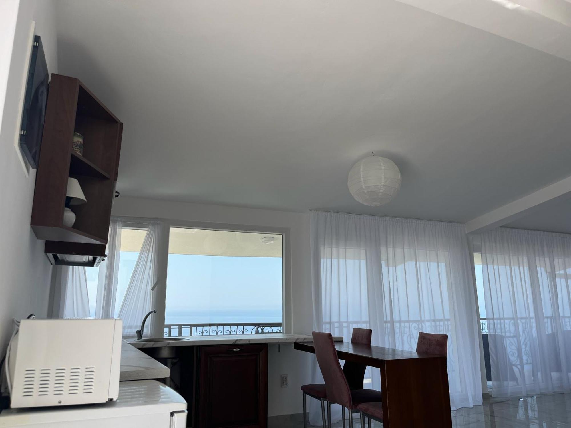 Apartment Light House Добра вода Екстериор снимка